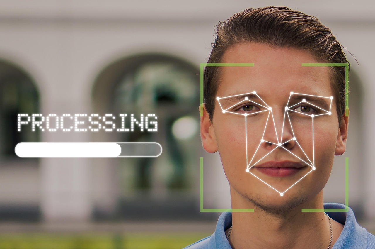 A man's face is scanned for biometric identification, reflecting the detailed analysis of the Yuka app.