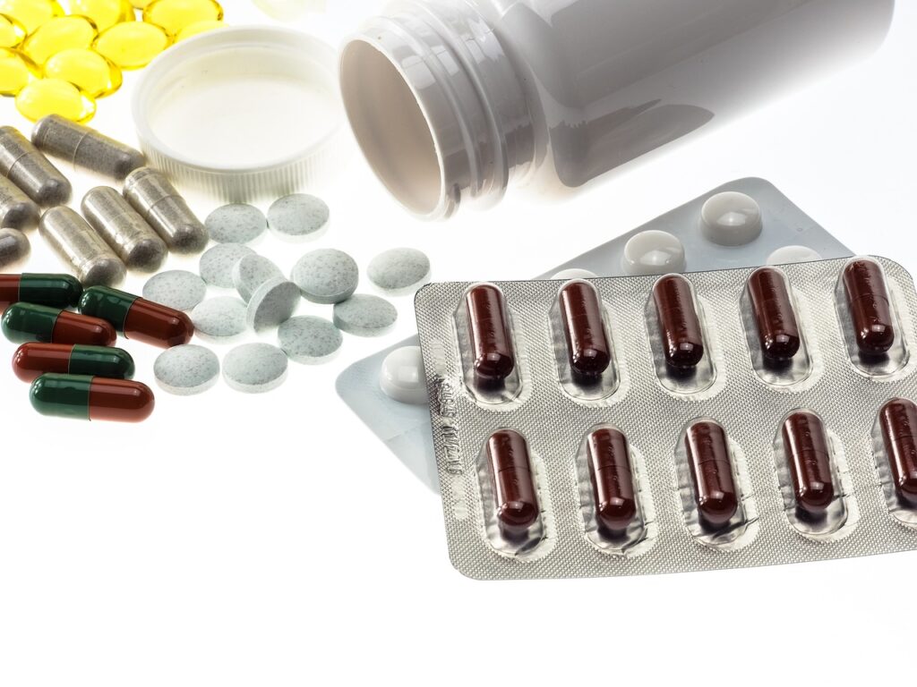 Assorted capsules and tablets with a supplement bottle and blister pack, relevant to vitamin B6 for pregnancy nausea