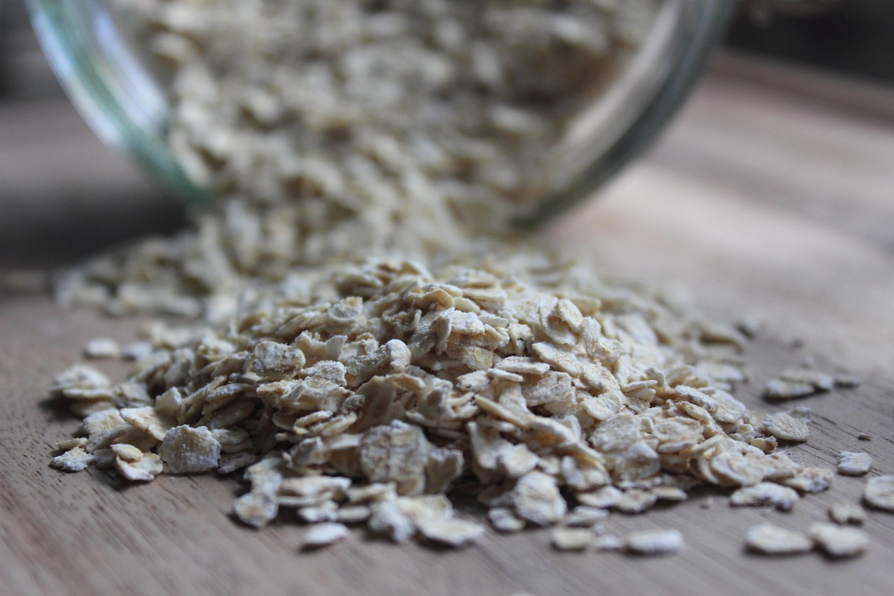 Steaming bowl of oatmeal with rye flakes, a wholesome breakfast for pregnant women considering oats safety.